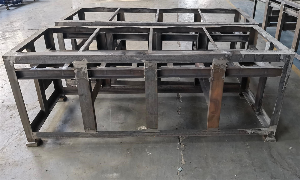 槽钢机架.jpg